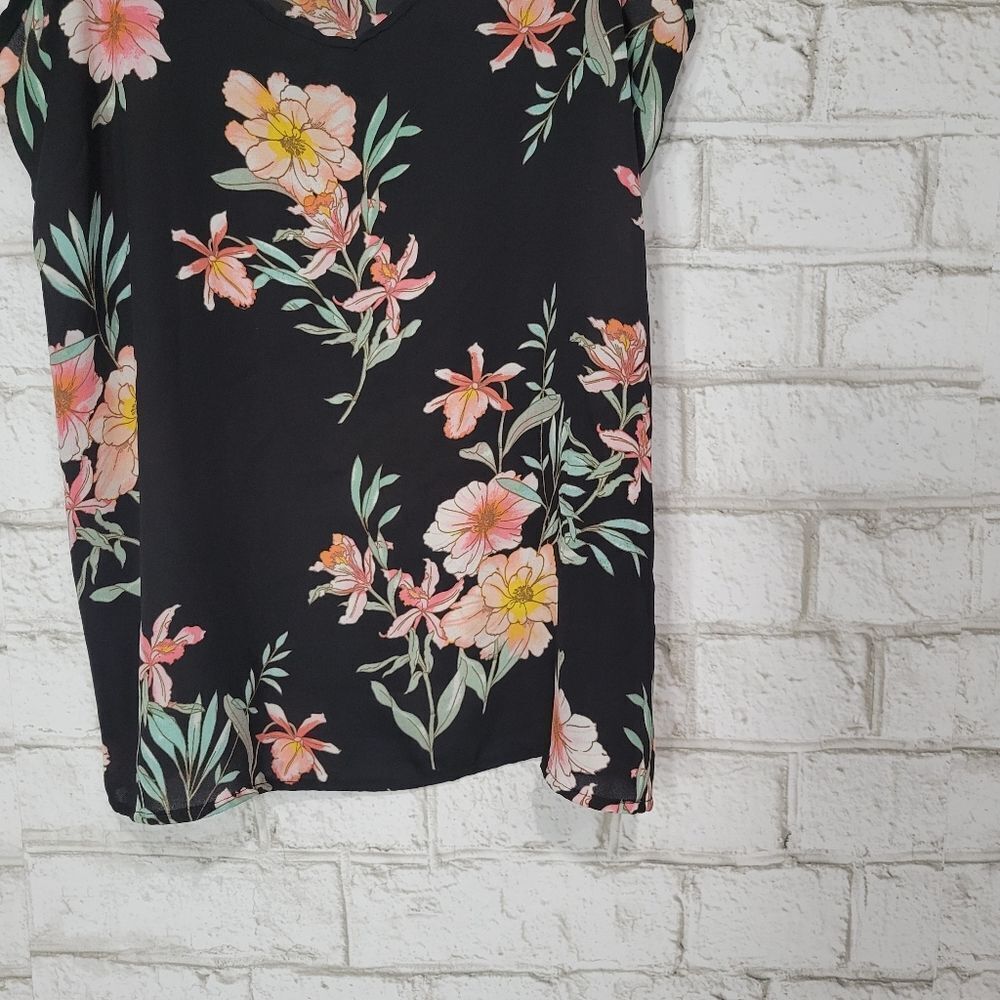 Forever 21 floral tank top - Picture 2 of 11